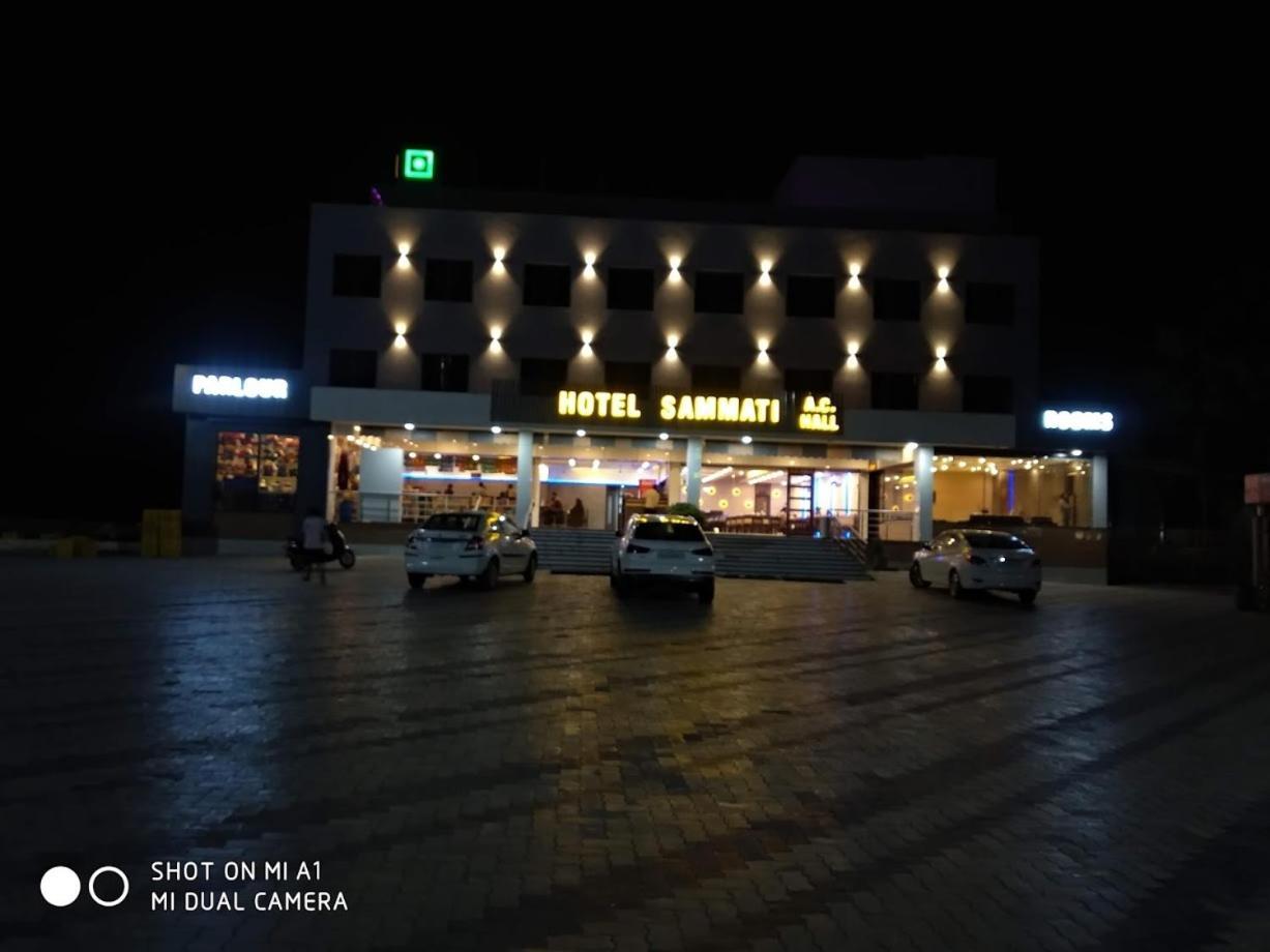 Hotel Sammati Kheda Exterior photo